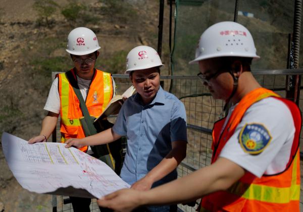 西昭高速控制性工程进入桥梁桩基高墩全面施工阶段 西昭高速控制性工程进入桥梁桩基高墩全面施工阶段