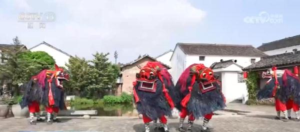 抬阁、舞狮、虾灯……浙江建德千年古镇上演非遗表演