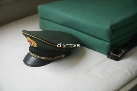 一等功！向英雄致敬！