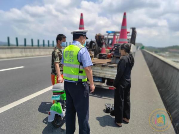 司机被吓坏！高速路竟出现一辆……