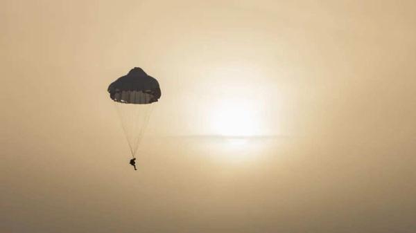 从运-20上跳伞，是种什么体验？