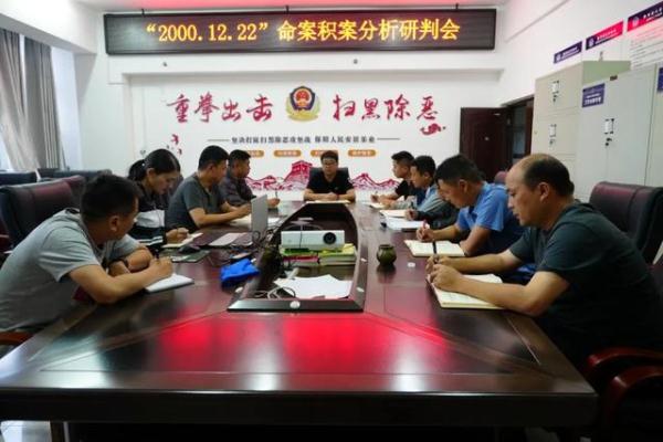 “22年来，我每天都在悔恨中度过…”故意杀人潜逃国外，三代刑警接力破案！