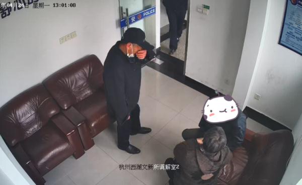 泪目！失联七年的儿子被找到