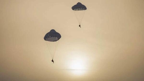 从运-20上跳伞，是种什么体验？