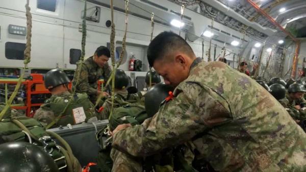 从运-20上跳伞，是种什么体验？