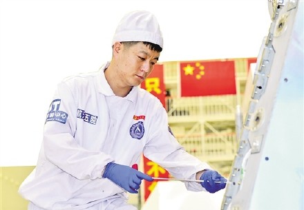 神舟飞船总装班组长张舸：一片匠心护“神舟”