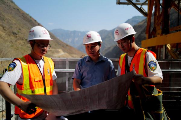 西昭高速控制性工程进入桥梁桩基高墩全面施工阶段 西昭高速控制性工程进入桥梁桩基高墩全面施工阶段