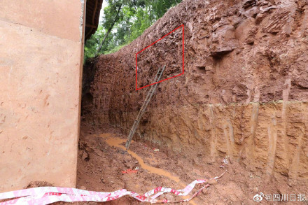 遂宁发现陶鸡的东汉崖墓将原址保护 遂宁发现陶鸡的东汉崖墓将原址保护