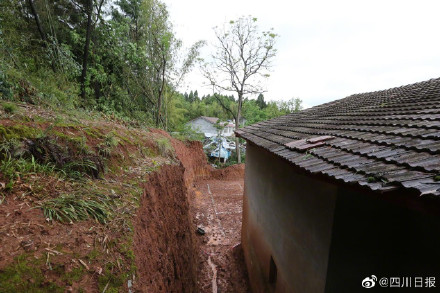 遂宁发现陶鸡的东汉崖墓将原址保护 遂宁发现陶鸡的东汉崖墓将原址保护