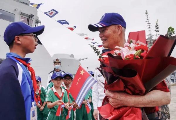 登上战舰、对话英雄！这样的体验太值了