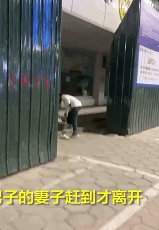 男子醉酒街头陌生人操碎了心