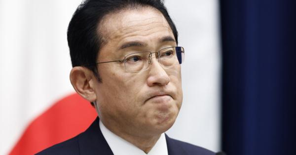 日本国安长官自曝自己得知岸田遇袭后仍继续吃鳗鱼饭，引辞职呼声