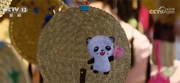 “熊猫经济”助力四川文旅产业发展 “萌兽”带来可观经济效益