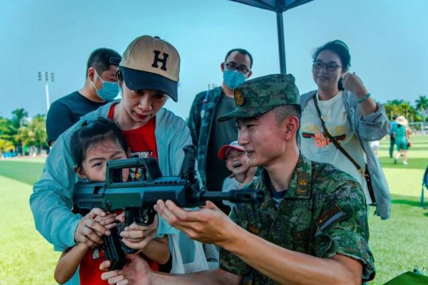 登上战舰、对话英雄！这样的体验太值了