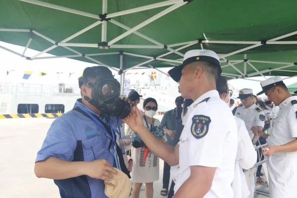 登上战舰、对话英雄！这样的体验太值了