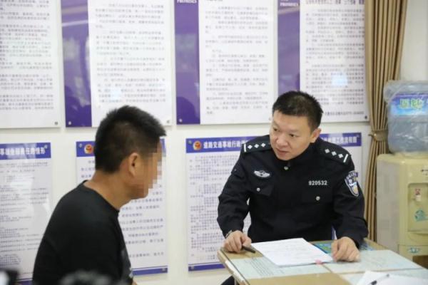 车辆倾翻，驾驶人一去不复返！离开现场的原因居然是这个