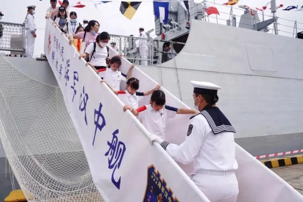 登上战舰、对话英雄！这样的体验太值了