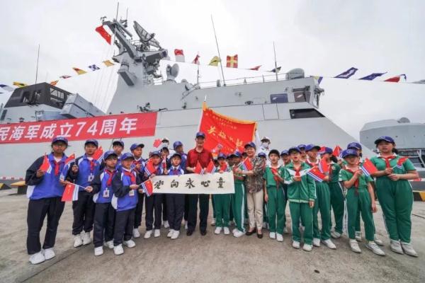 登上战舰、对话英雄！这样的体验太值了