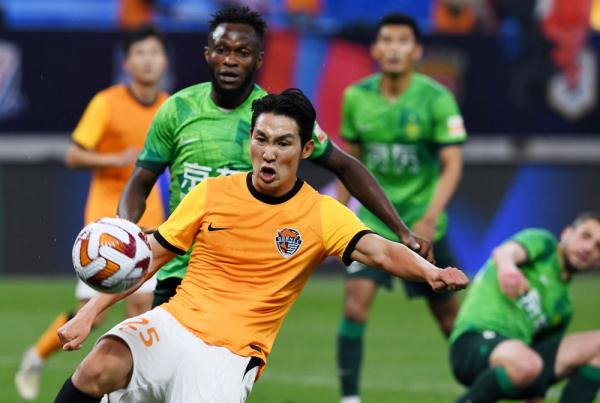 中超综合|青岛海牛大胜北京国安 武汉三镇绝杀梅州客家 中超综合|青岛海牛大胜北京国安 武汉三镇绝杀梅州客家