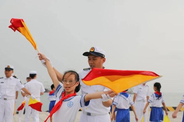 登上战舰、对话英雄！这样的体验太值了