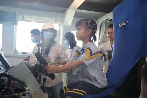 登上战舰、对话英雄！这样的体验太值了