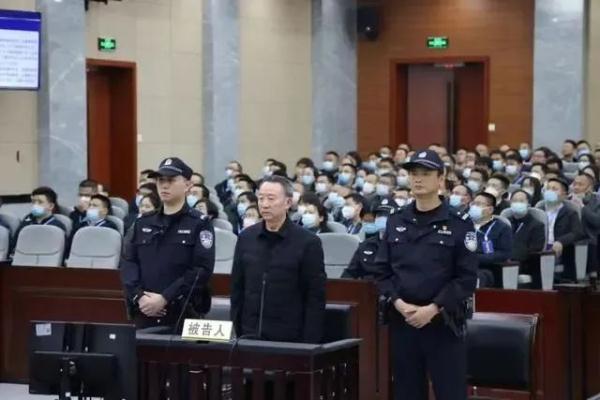 29人向他行贿，其中12名公职人员！四川一落马官员被中纪委点名