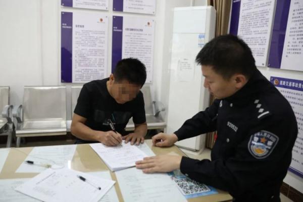 车辆倾翻，驾驶人一去不复返！离开现场的原因居然是这个