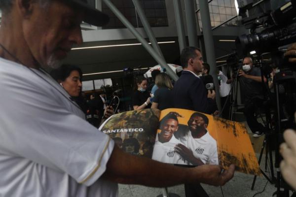 “贝利”进葡语词典 意思是“杰出”