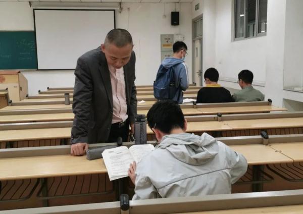 “教学型”教授应更多一些
