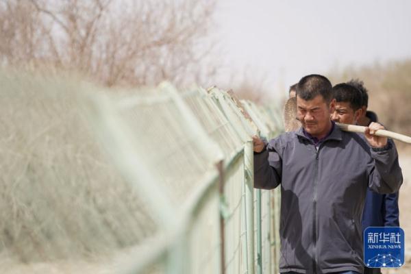 戈壁深处巡护烽燧 戈壁深处巡护烽燧