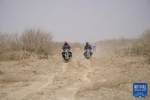 戈壁深处巡护烽燧 戈壁深处巡护烽燧