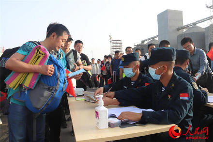 南宁舰微山湖舰紧急撤离在苏同胞 南宁舰微山湖舰紧急撤离在苏同胞
