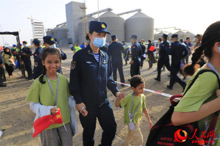 南宁舰微山湖舰紧急撤离在苏同胞 南宁舰微山湖舰紧急撤离在苏同胞