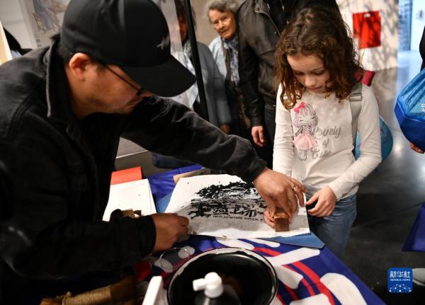 意大利举办国际手工艺展览会 中国手工艺受关注