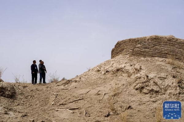戈壁深处巡护烽燧 戈壁深处巡护烽燧