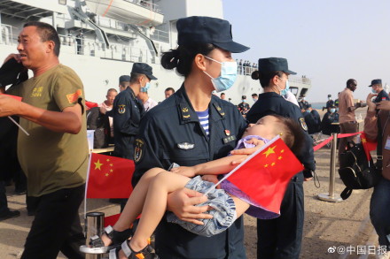 回家！撤侨现场安全感爆棚