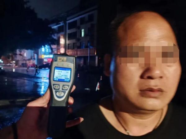 “驾驶证会被降级吗？”“不会，直接吊销！”