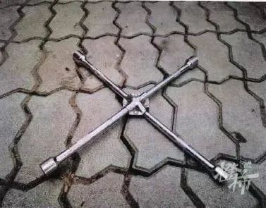 女司机车开到一半,轮胎飞出去了?竟是因为丈夫的这个焦虑 女司机车开到一半,轮胎飞出去了?竟是因为丈夫的这个焦虑