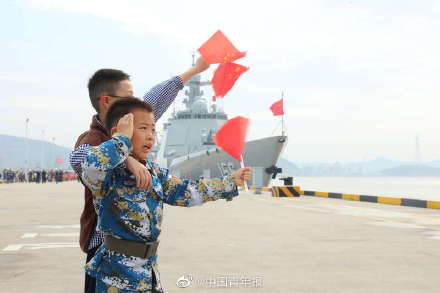 中国海军第四十四批护航编队从舟山起航