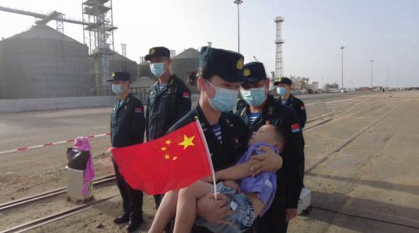 “看到中国人民解放军，我哭了！”这些画面安全感爆棚