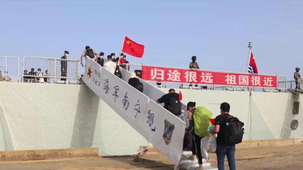 “看到中国人民解放军，我哭了！”这些画面安全感爆棚
