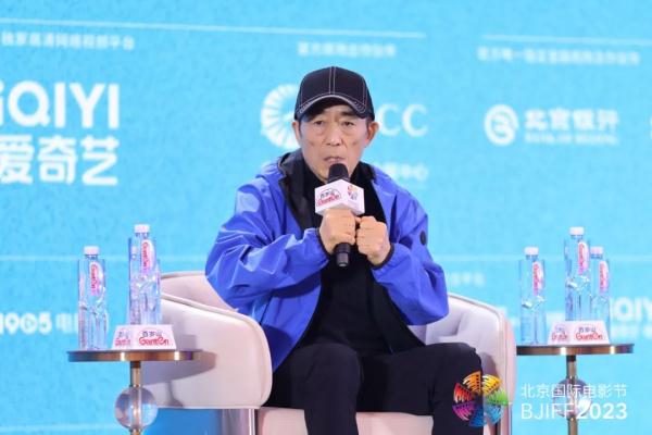 张艺谋电影大师班开讲：既然热爱，那便坚持