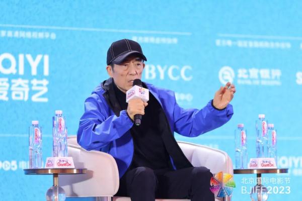 张艺谋电影大师班开讲：既然热爱，那便坚持