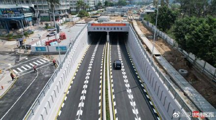 深圳市大梅沙海滨公园隧道通车