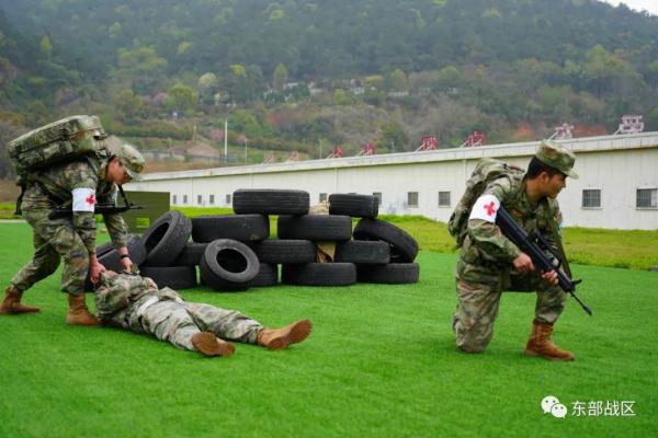 战伤救护现场，冲！