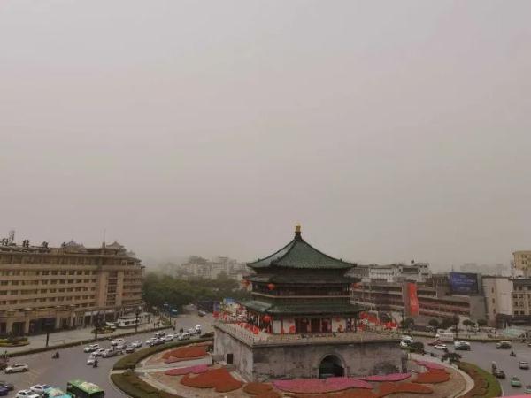 进入高峰！西安地铁人人人人……此刻，沙尘暴已来！