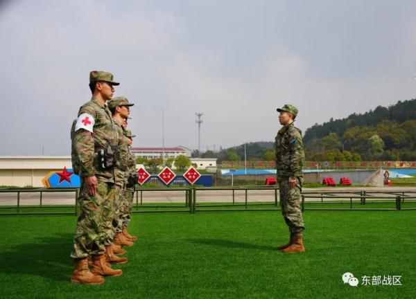 战伤救护现场，冲！