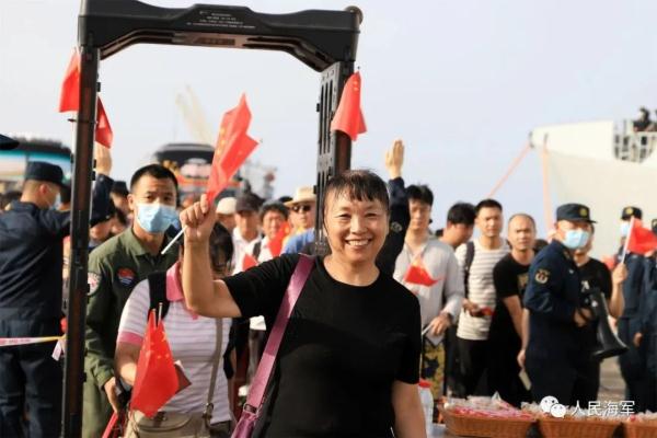 “看到中国人民解放军，我哭了！”这些画面安全感爆棚