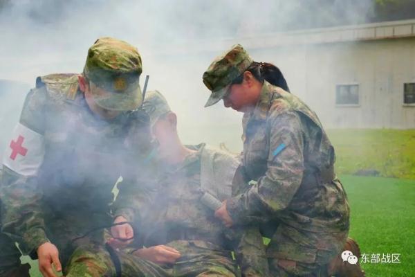 战伤救护现场，冲！