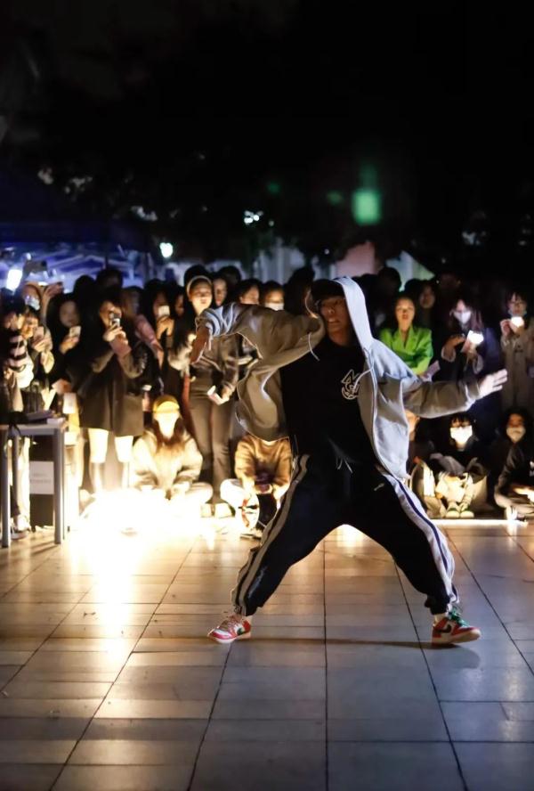 本科生出手！陈祥麟，你的心意学校领了！